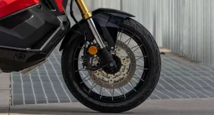Por que a suspensão invertida é a escolha ideal para sua moto?
