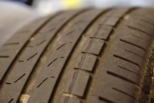 troca pneu 2 jpg Vai trocar apenas dois pneus do carro? Descubra onde colocá-los para maior segurança