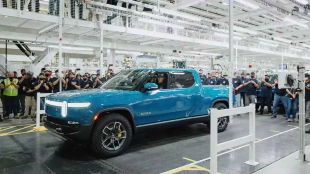 Fabrica Rivian capa jpg VW Investe US$ 5 Bilhões na Rivian: Novos Carros Elétricos no Horizonte