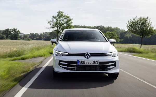 VW Golf e Hybrid 2024 11 Volkswagen Golf eHybrid e GTE 2024: Tecnologias e Autonomia Inovadoras