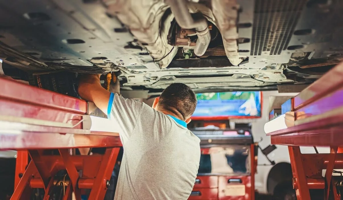 enis yavuz tZtgozUpZZc unsplash jpg Devo Trocar o Óleo do Câmbio Manual? Entenda os Cuidados Necessários