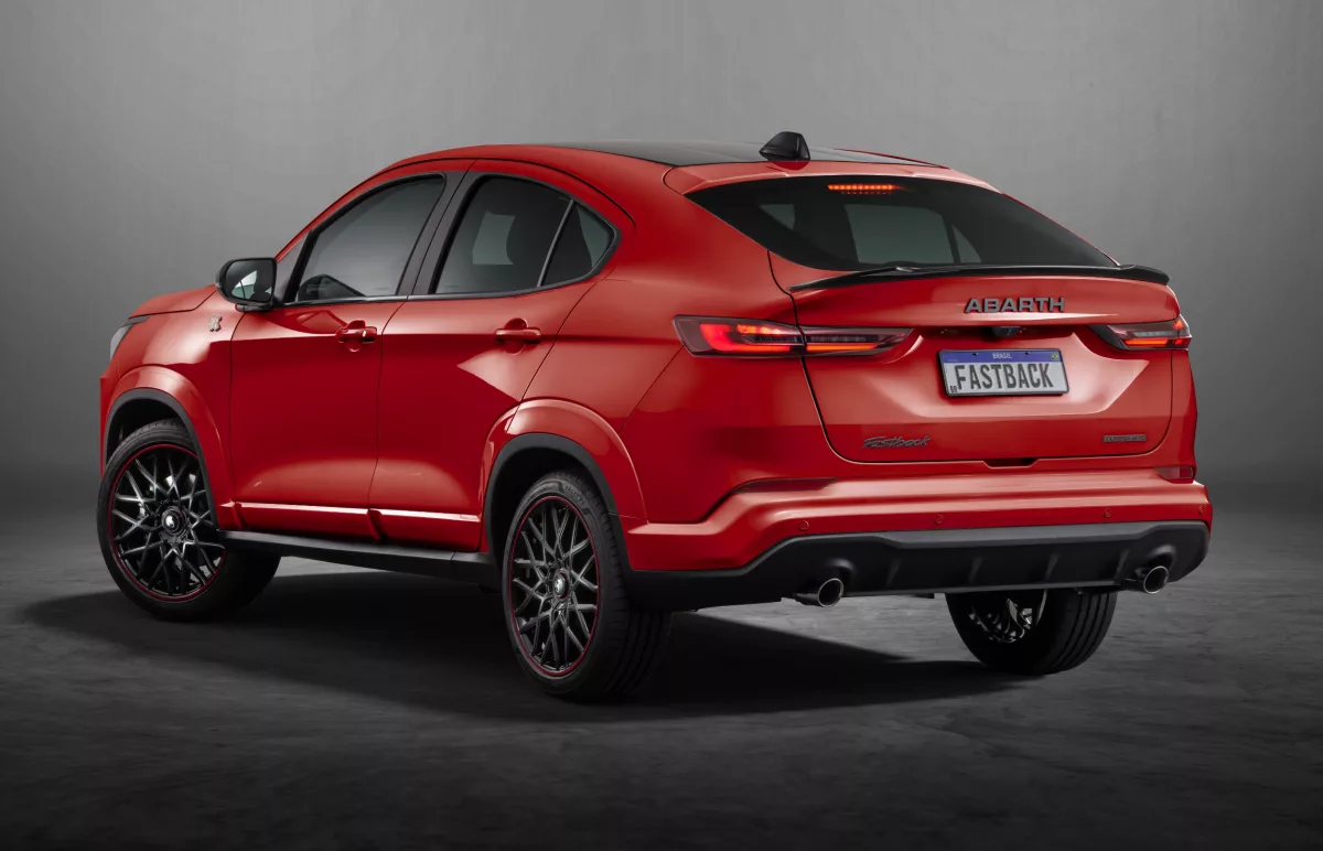 fastback abarth traseira@3x Fiat Fastback Abarth: Design Arrojado e Desempenho Impactante