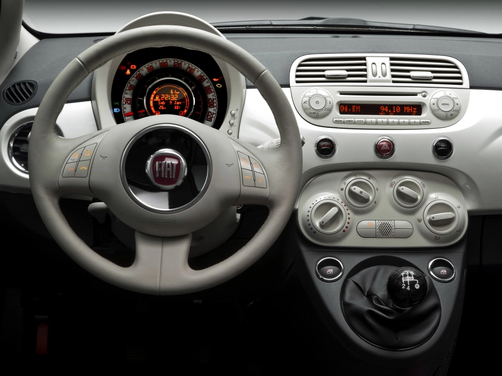 fiat 500 3 Fiat 500: O Compacto Icônico que Une Estilo e Desempenho
