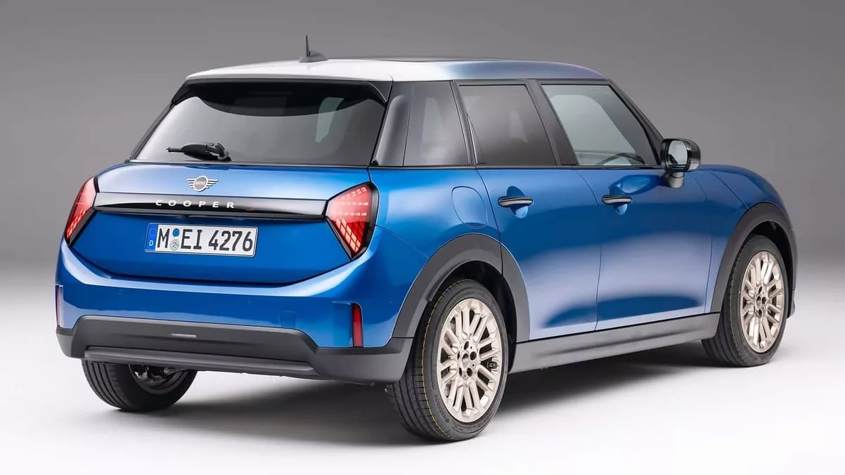 mini cooper 5 turer capa jpg Novo Mini Cooper 4 Portas 2025: Um Mix de Estilo e Praticidade