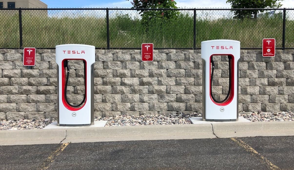 pexels theidahoan 2480315 O Que Fazer Quando a Bateria do Seu Carro Elétrico Acaba na Rua?