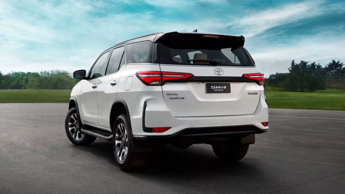 toyota sw4 1 Precisa de espaço? Conheça os carros de 7 lugares que são sucesso no Brasil