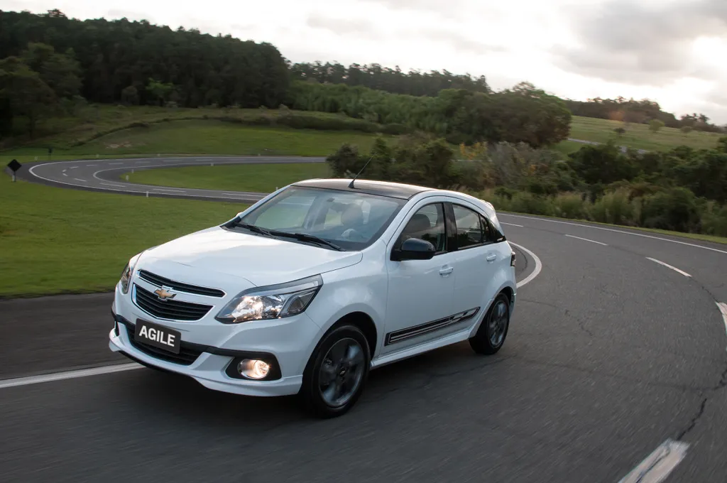 agile 1 Chevrolet Agile: Um Carro Espaçoso e Bem Equipado, Mas com Falhas no Acabamento e Consumo