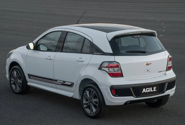 agile 3 Chevrolet Agile: Um Carro Espaçoso e Bem Equipado, Mas com Falhas no Acabamento e Consumo
