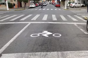 Área de Espera para Motos: Parar com o Carro Pode Resultar em Multa?
