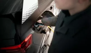 Carros elétricos usados mais buscados em 2025: Corolla Cross lidera preferência dos brasileiros