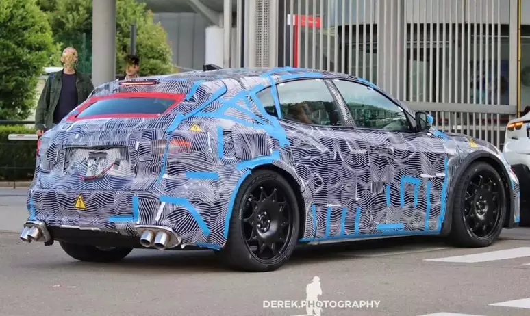 carro eletrico ferrari 1 Primeiro Carro Elétrico da Ferrari é Flagado e Chega em 2025: Fotos Revelam Detalhes