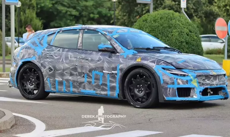 carro eletrico ferrari 2 Primeiro Carro Elétrico da Ferrari é Flagado e Chega em 2025: Fotos Revelam Detalhes