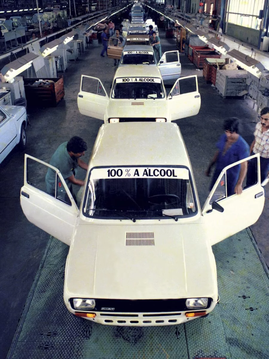 fiat 147 alcool 2 jpg Fiat 147: O Pioneiro do Etanol Completa 45 Anos