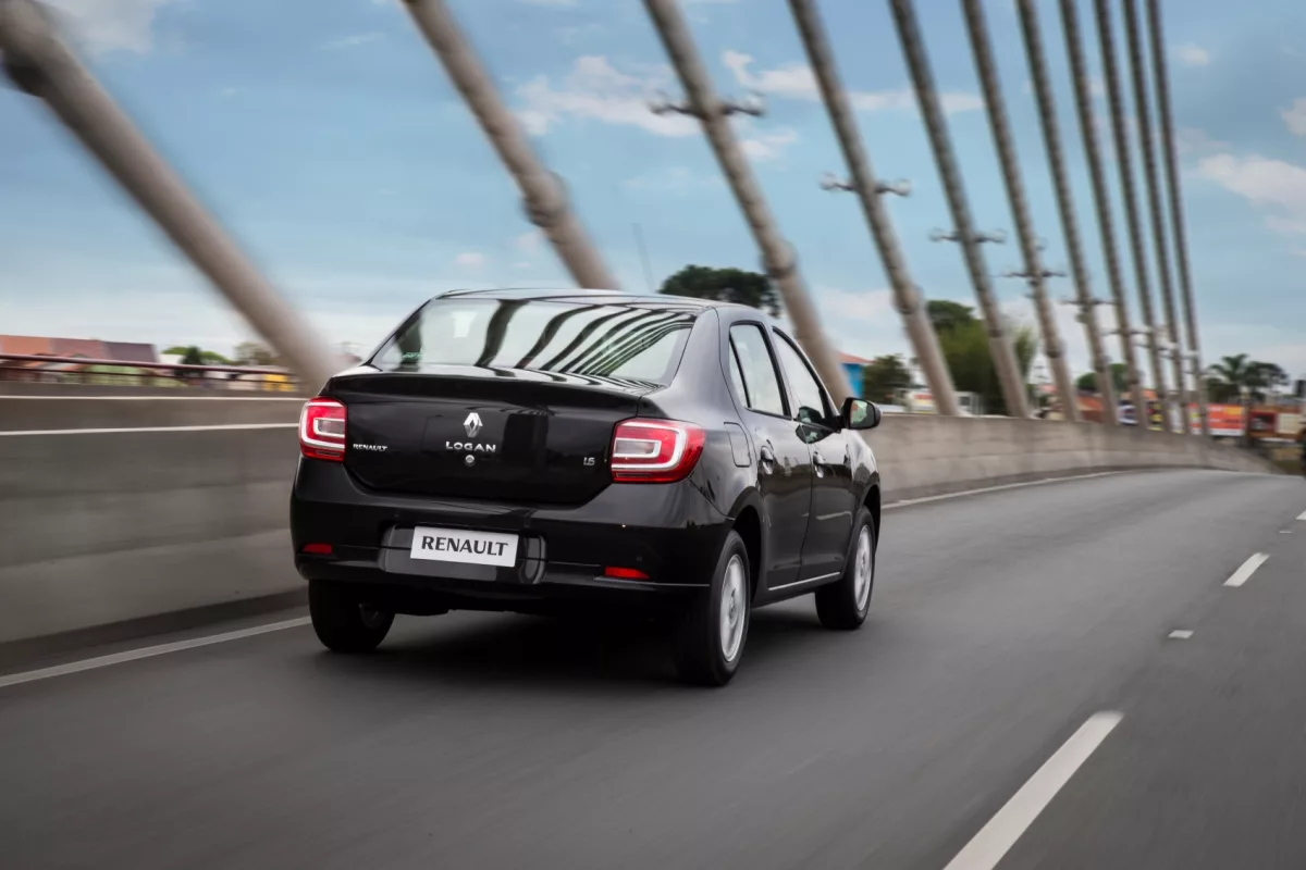 renault logan 2 4 Carros com Desconto para o Fim de 2024 que Valem o Investimento