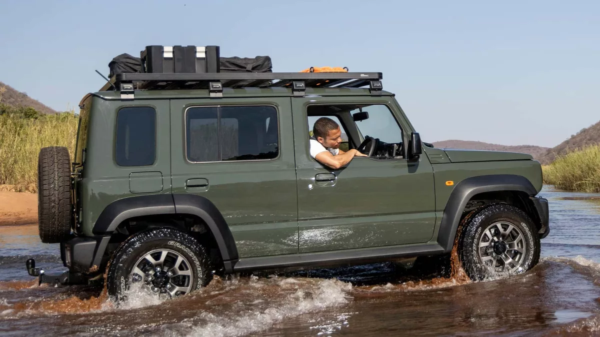 suzuki jimny 2 Suzuki Jimny Pode Ganhar Versão Picape para Aventuras Off-Road