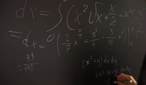 Como Calcular o Torque em um Carro Elétrico? Compreenda a Dinâmica dos Motores Elétricos