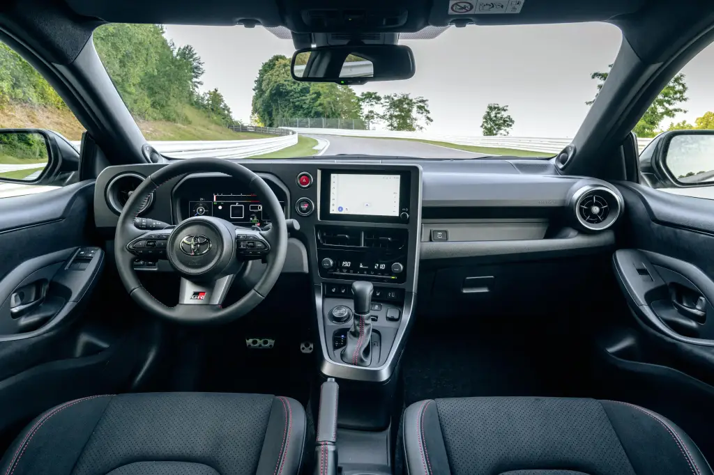 12024 gryaris cp Novo Toyota GR Yaris de 304 cv Chega ao Brasil em 2025 com Alta Performance
