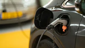 Quer um carro elétrico? Conheça os 5 carros elétricos mais baratos do Brasil.