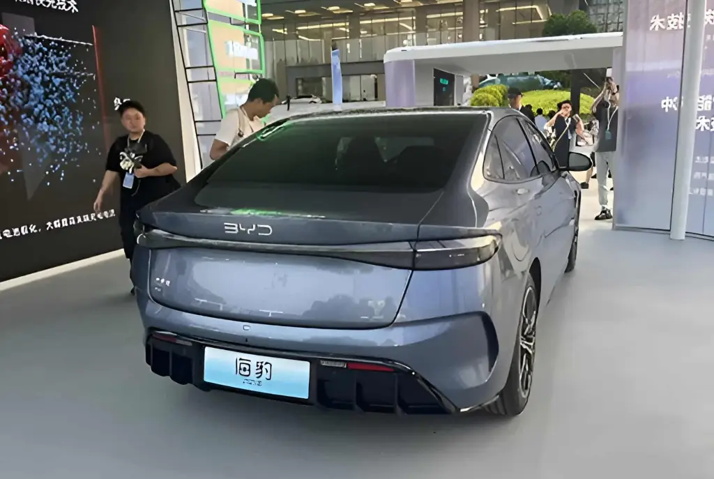 BYD SEAL 2025 2 1 BYD Seal 2025 revoluciona com nova plataforma de 800V e recarga ultrarrápida em 25 minutos