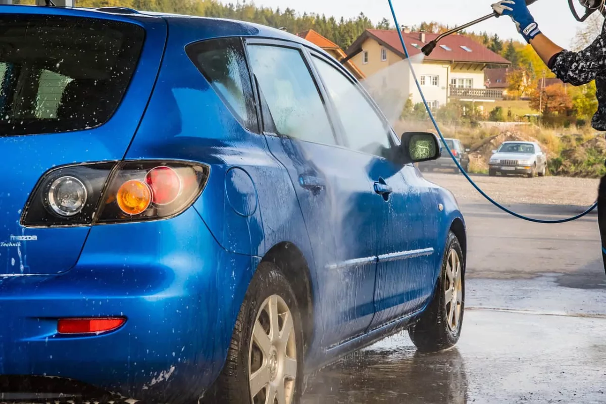 automobile 2875254 1280 Quer Aprender a Lavar Seu Carro Corretamente? Separamos algumas dicas para Proteger a Pintura e Manter o Brilho da lataria.
