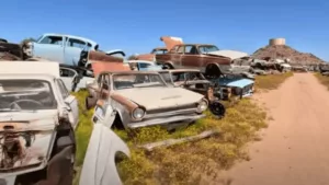 Cemitério com Mais de 10 Mil Carros Abandonados é descoberto no Arizona