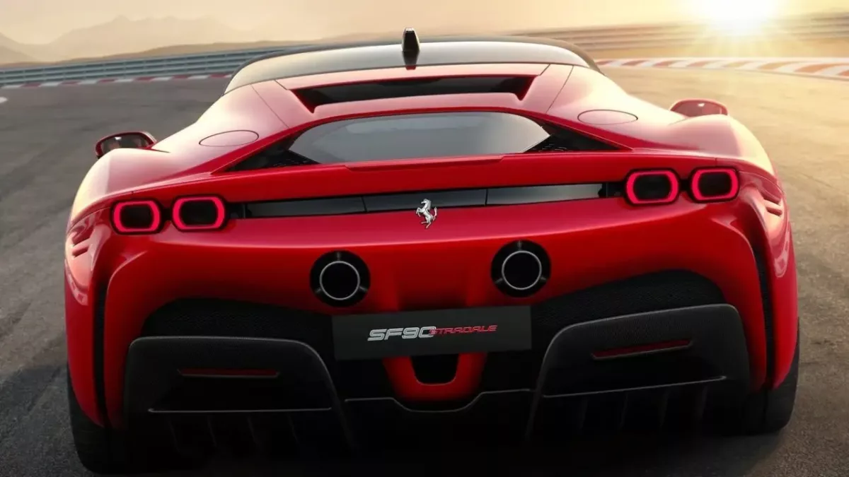 ferrari sf90 stradale 2020 1600 06 e1722882052704 Ferrari Anuncia Despedida da SF90 Stradale e 812 GTS: O Futuro Chega com Novos Rumos