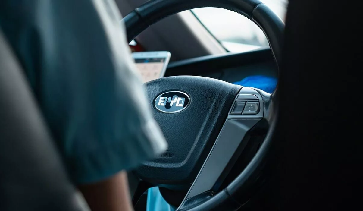 joshua fernandez byd cp jpg BYD se prepara para vender mais veículos que a FIAT, Volkswagen e Chevrolet.