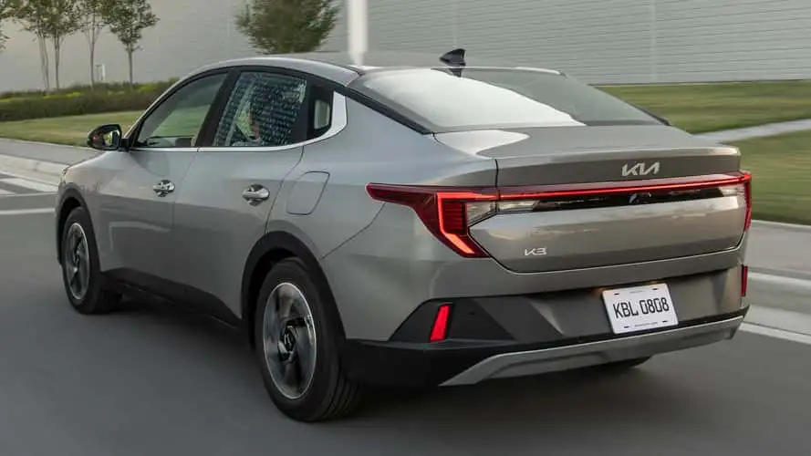 kia k3 1 Kia K3 Chega ao Brasil com Motor Híbrido Flex e Novidades no Segmento