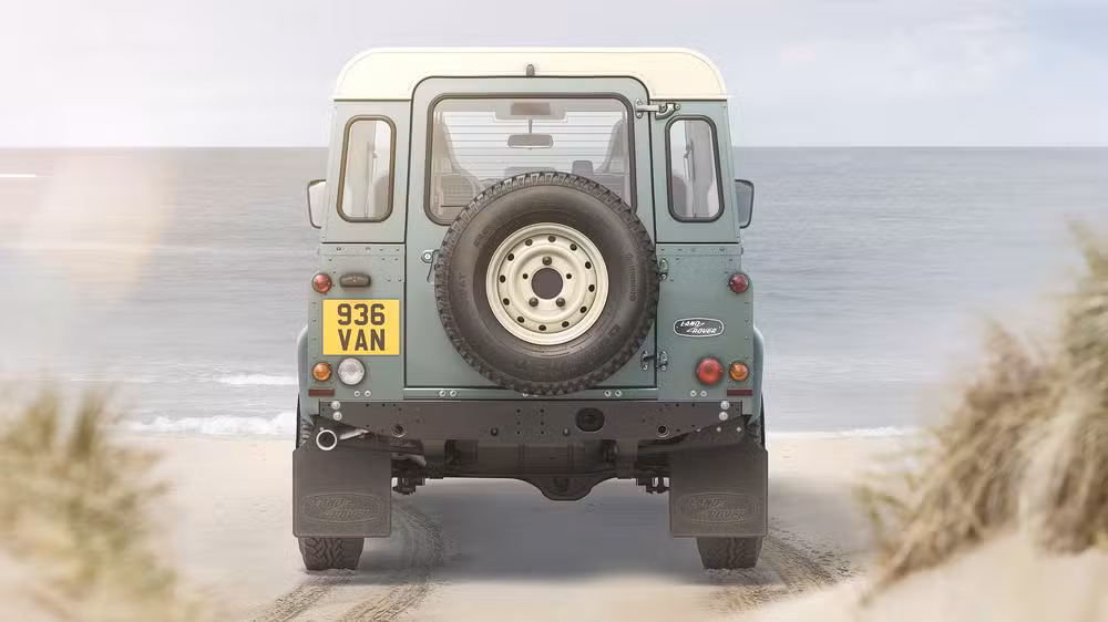 landroverdefenderv8bespoke 2 Land Rover Defender Clássico ressurge com Motor V8; O preço? R$ 1,4 Milhão!