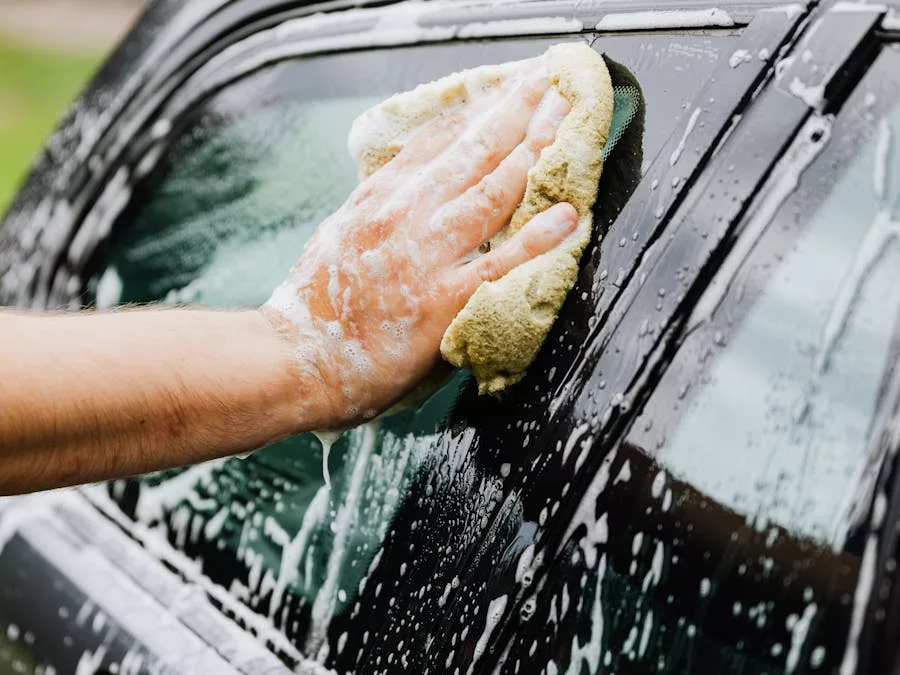pexels karolina grabowska 4870727 jpg Quer Aprender a Lavar Seu Carro Corretamente? Separamos algumas dicas para Proteger a Pintura e Manter o Brilho da lataria.