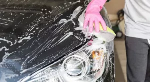 Quer Aprender a Lavar Seu Carro Corretamente? Separamos algumas dicas para Proteger a Pintura e Manter o Brilho da lataria.