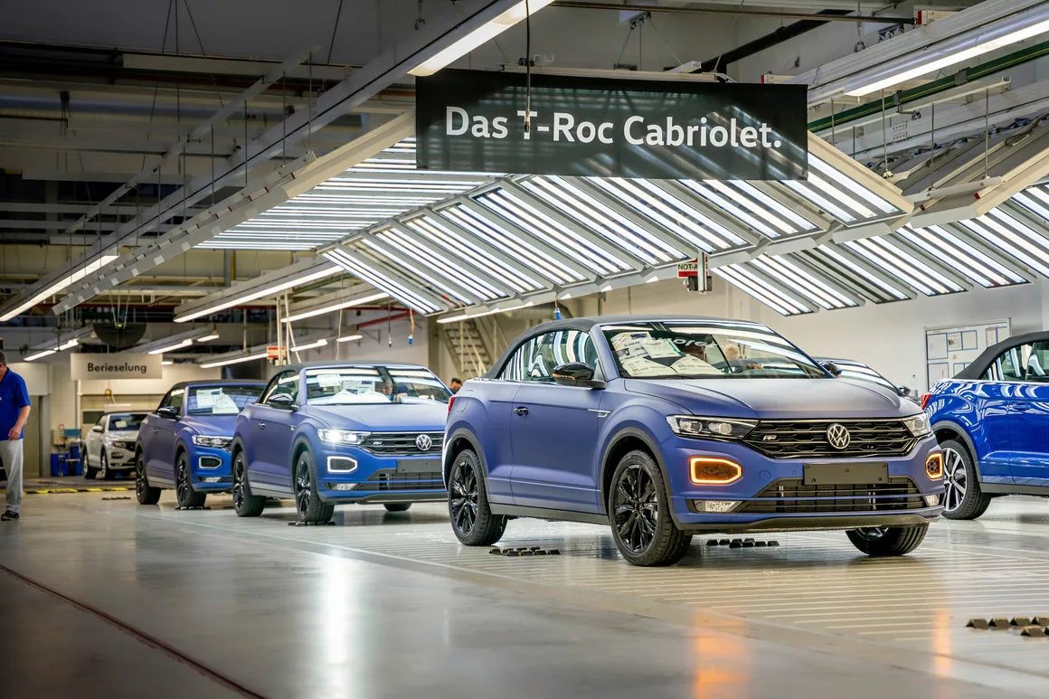 DB2022AU00201 web 1160 jpg Volkswagen Enfrenta Possível Fechamento de Fábricas na Alemanha em Meio à Crise Financeira