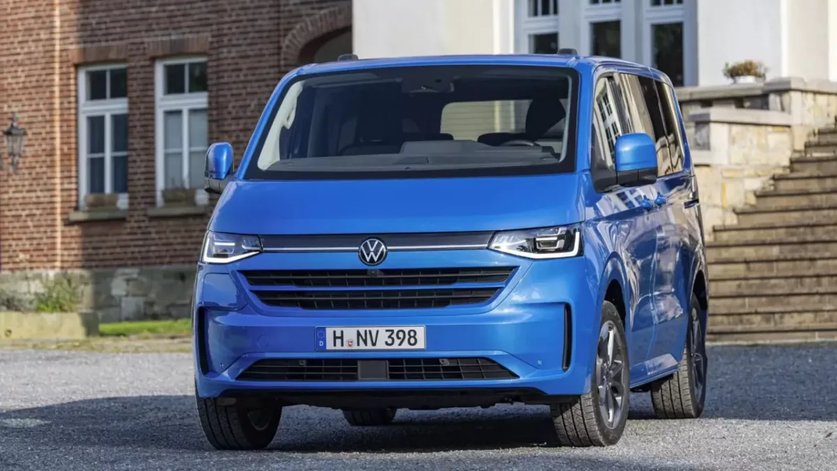 VW e Caravelle 1 2048x1366 1 e1726516783468 Com plataforma Ford, novo sucessor da VW Kombi estreia em versões diesel, híbrida plug-in e elétrica