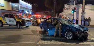 Mais uma BMW! Motorista em alta velocidade colide em 5 veículos e deixa seis pessoas feridas