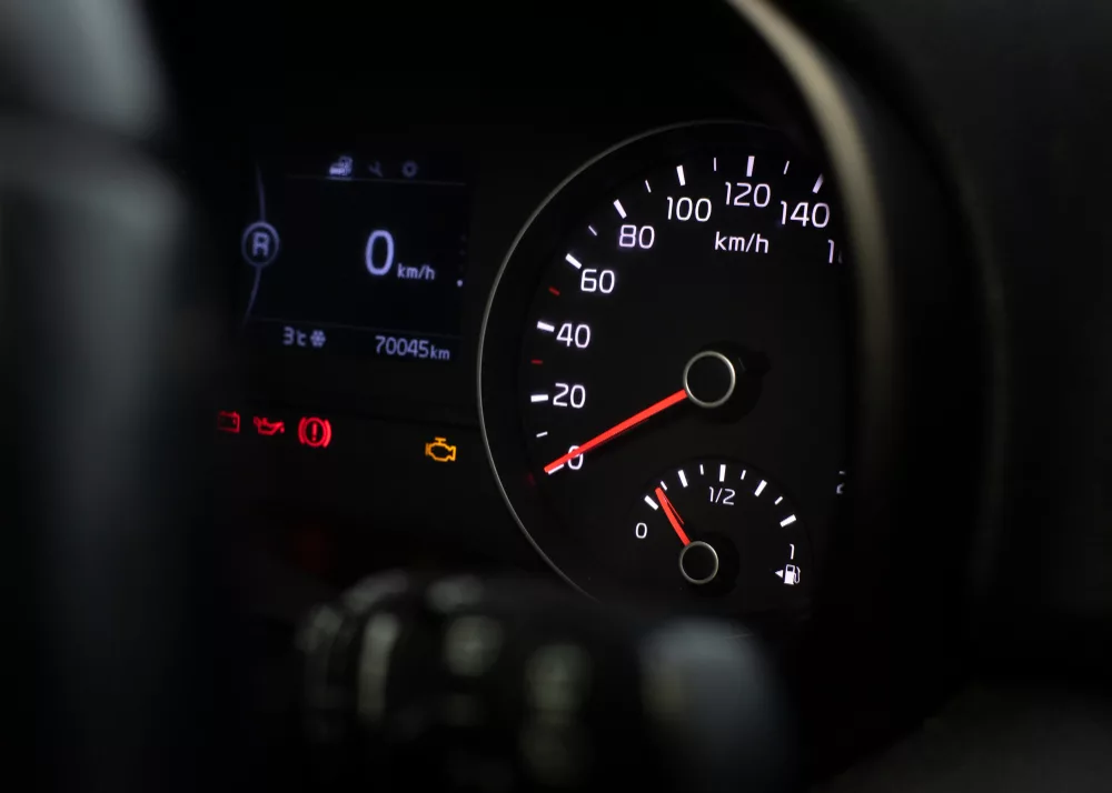 empurrando carro 4 jpg Como dar tranco em carro automático? Tudo o que você precisa saber antes de tentar.