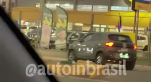 Novo Renault Kwid é visto em testes pelas ruas de São José dos Pinhais, próximo a fábrica.