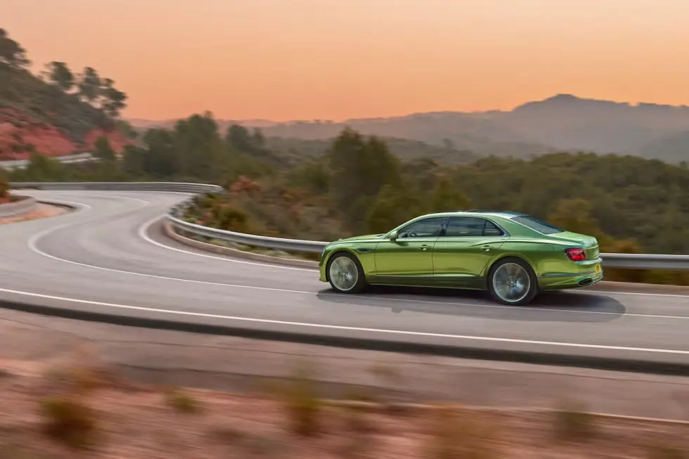 new flying spur 1 66df695145c0e Bentley Flying Spur 2025: O Sedã Mais Potente da Marca Com Novo Motor V8 Híbrido