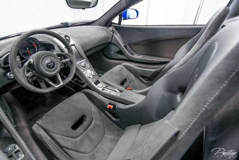 2016 McLaren 675LT Interior Cabin Dashboard d 1 jpg McLaren 675LT: O Supercarro que Redefiniu a Performance