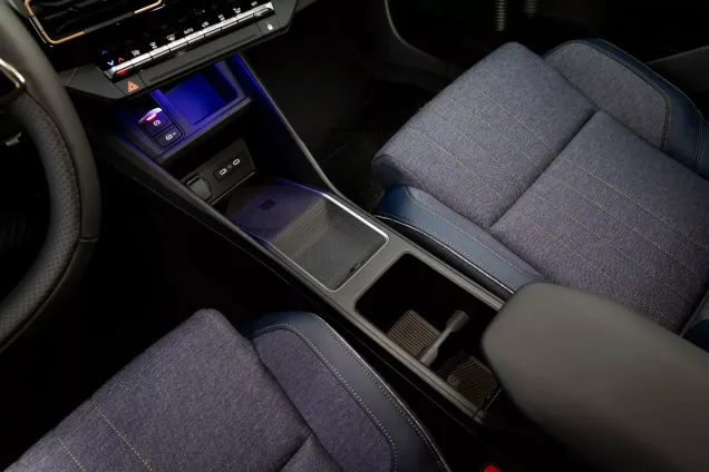 2025 Renault 4 E Tech Electric Interior 10 2048x1366 1 Renault 4 E-Tech: O Retorno de um Clássico em Forma de SUV Elétrico