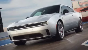 O Dodge Charger elétrico chega em 2027 com uma bateria de estado sólido revolucionária