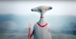 Fiat destaca versatilidade de suas picapes com campanha inovadora e presença extraterrestre