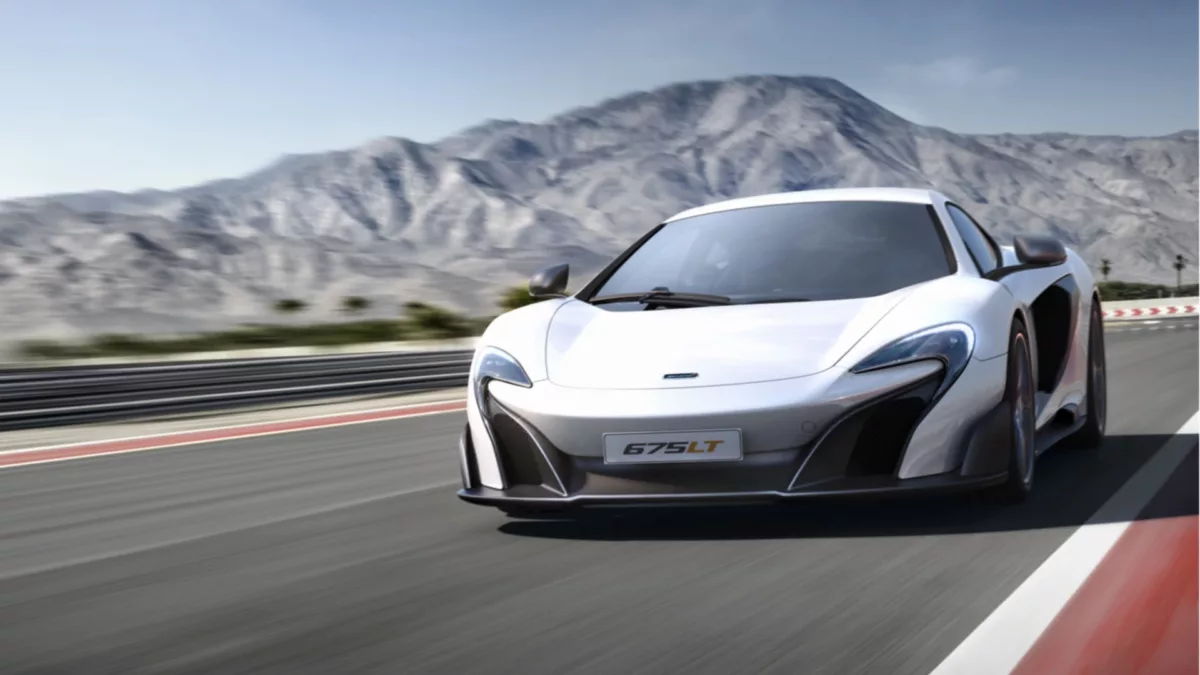McLaren 675LT 2022 lateral McLaren 675LT: O Supercarro que Redefiniu a Performance
