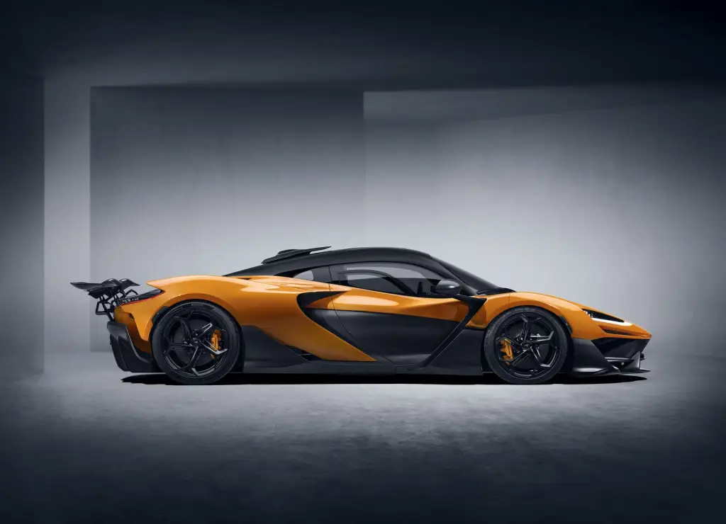 McLaren W1 10 McLaren W1: O Híbrido de 1.275 cv Que Combina Inovação e Velocidade Extrema