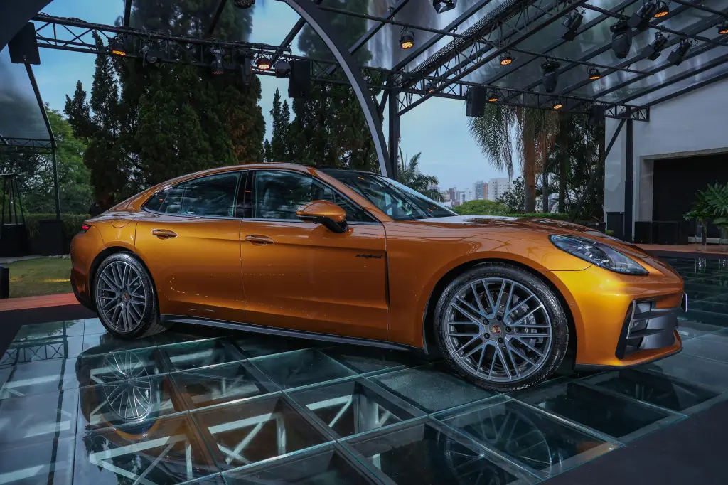 Novo Porsche Panamera 2025 9 Novo Porsche Panamera 2025 chega ao Brasil com suspensão inteligente e potência de sobra