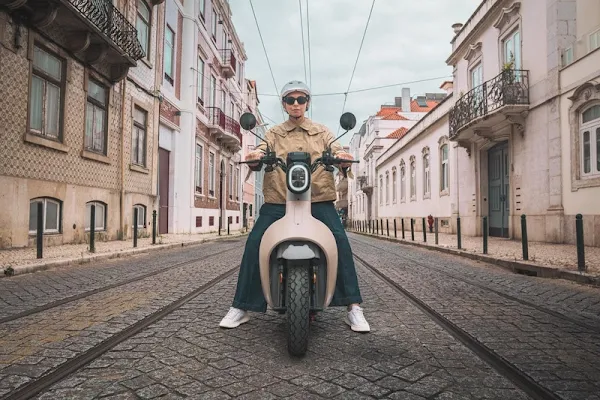 bee2 2 Bee Type 2: A Scooter Elétrica que Une Charme Retrô e Inovação Tecnológica