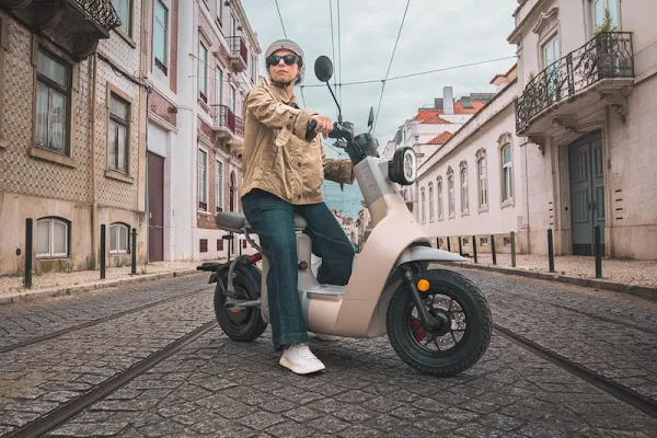 bee2 5 Bee Type 2: A Scooter Elétrica que Une Charme Retrô e Inovação Tecnológica