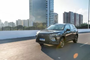 Corolla Cross GR-Sport 2025: A Revolução Esportiva da Toyota