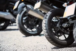 É permitido andar de moto com escapamento aberto? Saiba o que diz a lei
