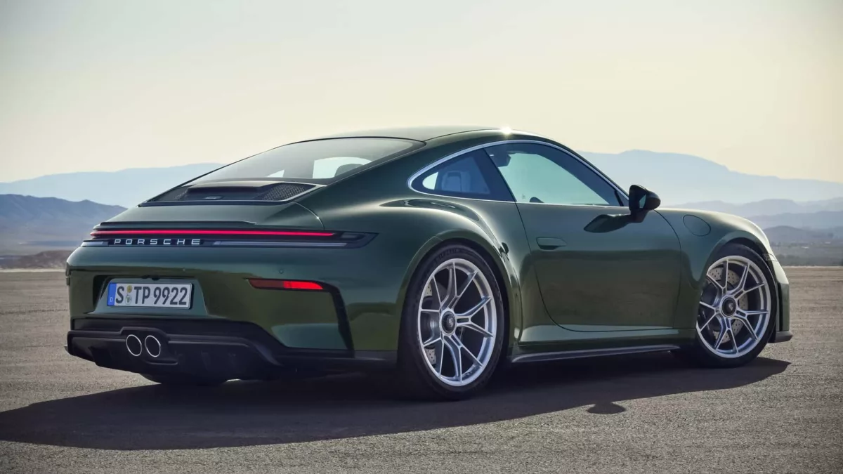 porsche 911 gt3 mit touring paket 2025 1 Porsche 911 GT3 ganha motor 4.0 boxer de 6 cilindros em comemoração aos seus 25 anos.