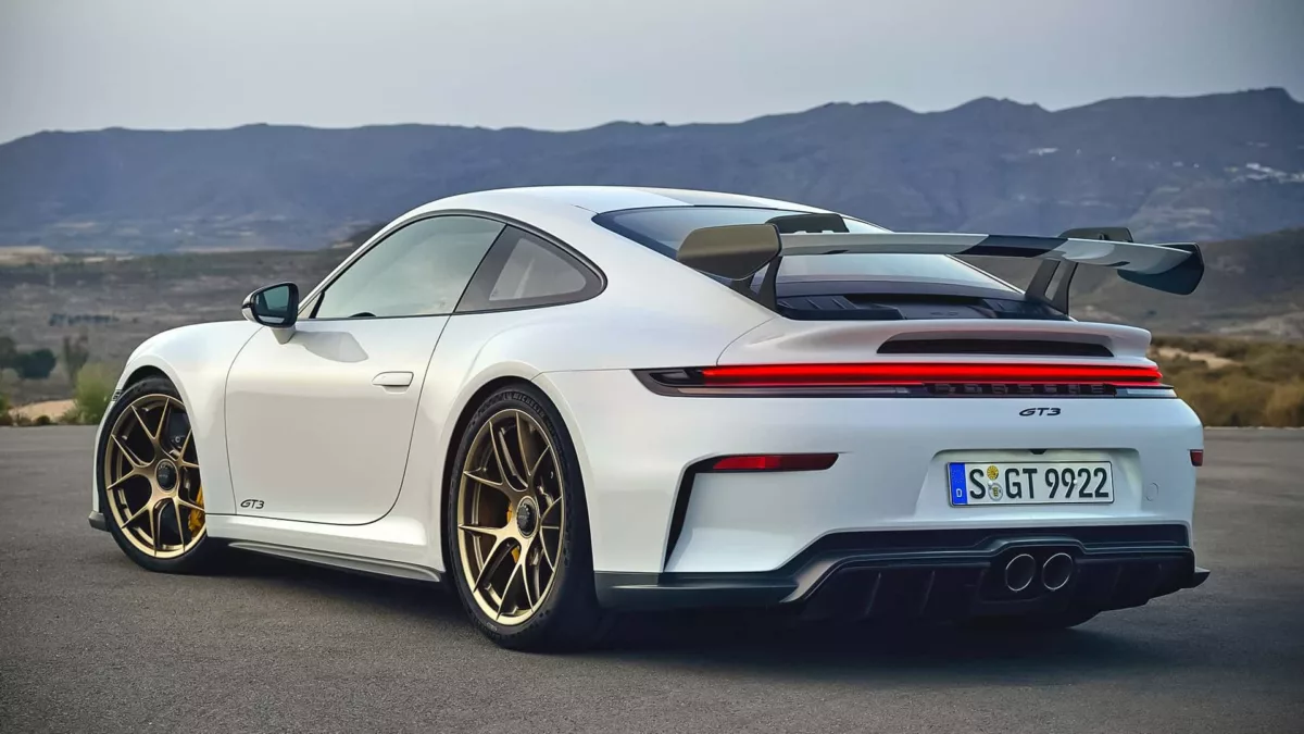 porsche 911 gt3 mit weissach paket 2025 2 2 Porsche 911 GT3 ganha motor 4.0 boxer de 6 cilindros em comemoração aos seus 25 anos.